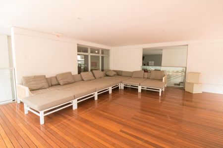 Apartamento à venda com 68m², 1 quarto e 2 vagas Apartamento à venda com 68m², 1 quarto e 2 vagasÁrea comum - Piscina