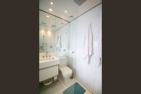 Apartamento à venda com 68m², 1 quarto e 2 vagas Apartamento à venda com 68m², 1 quarto e 2 vagasBanheiro da Suíte