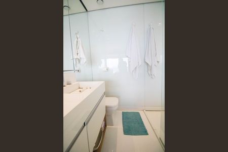 Apartamento à venda com 68m², 1 quarto e 2 vagas Apartamento à venda com 68m², 1 quarto e 2 vagasBanheiro da Suíte