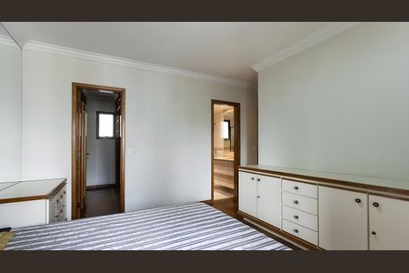 Apartamento para alugar com 235m², 4 quartos e 5 vagas