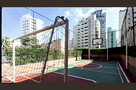 Apartamento para alugar com 235m², 4 quartos e 5 vagas