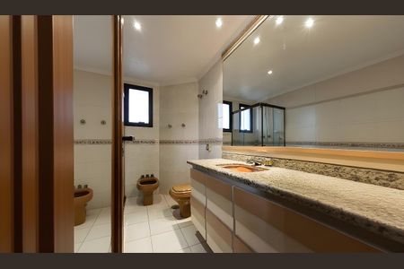 Apartamento para alugar com 235m², 4 quartos e 5 vagas