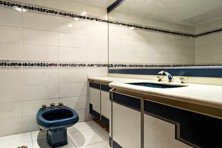 Apartamento para alugar com 235m², 4 quartos e 5 vagas