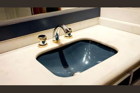 Apartamento para alugar com 235m², 4 quartos e 5 vagas