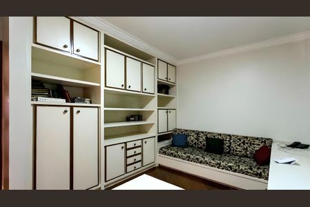 Apartamento para alugar com 235m², 4 quartos e 5 vagas