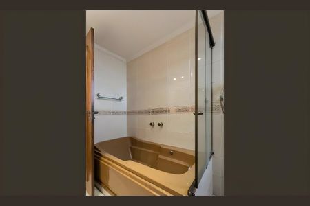 Apartamento para alugar com 235m², 4 quartos e 5 vagas