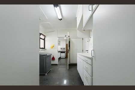 Apartamento para alugar com 235m², 4 quartos e 5 vagas