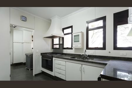 Apartamento para alugar com 235m², 4 quartos e 5 vagas