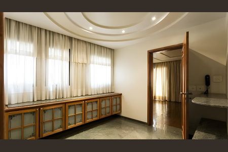 Apartamento para alugar com 235m², 4 quartos e 5 vagas