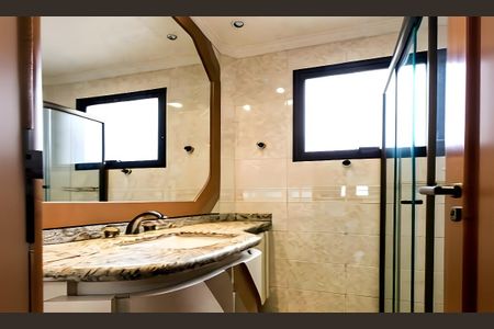 Apartamento para alugar com 235m², 4 quartos e 5 vagas