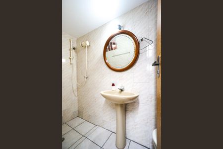 Casa à venda com 450m², 6 quartos e 4 vagasCasa 1 - Banheiro de Serviço