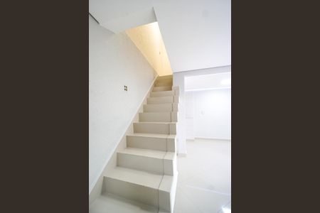 Casa à venda com 450m², 6 quartos e 4 vagasCasa 2 - Escada