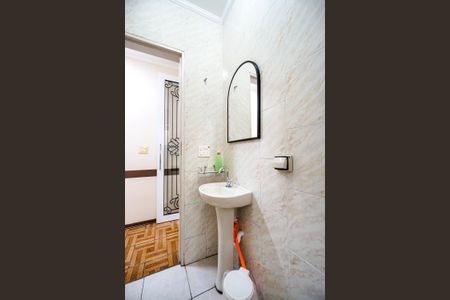 Casa à venda com 450m², 6 quartos e 4 vagasCasa 1 - Banheiro Social