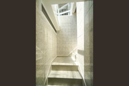 Casa à venda com 450m², 6 quartos e 4 vagasEscada