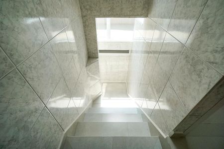 Casa à venda com 450m², 6 quartos e 4 vagasEscada