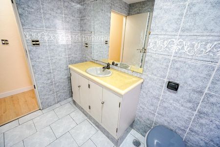 Casa à venda com 450m², 6 quartos e 4 vagasCasa 2 - Banheiro