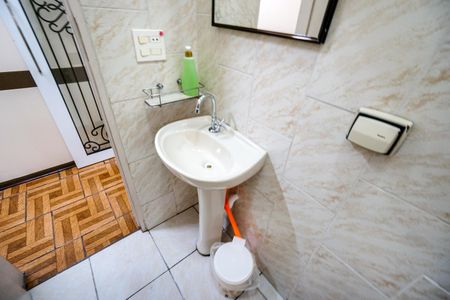 Casa à venda com 450m², 6 quartos e 4 vagasCasa 1 - Banheiro Social