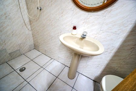 Casa à venda com 450m², 6 quartos e 4 vagasCasa 1 - Banheiro de Serviço