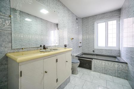 Casa à venda com 450m², 6 quartos e 4 vagasCasa 2 - Banheiro