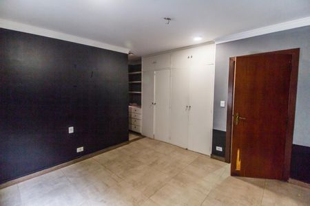Casa de condomínio à venda com 450m², 3 quartos e 4 vagasSuíte 2
