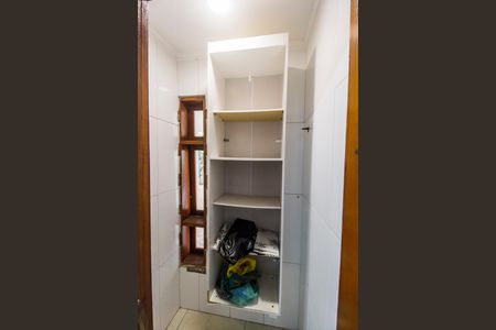 Casa de condomínio à venda com 450m², 3 quartos e 4 vagasBanheiro de serviço