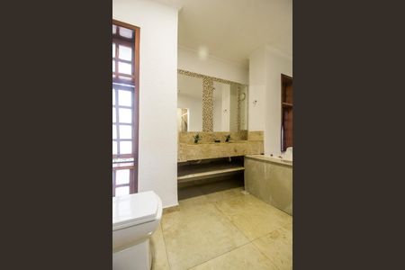 Casa de condomínio à venda com 450m², 3 quartos e 4 vagasBanheiro da Suíte 3