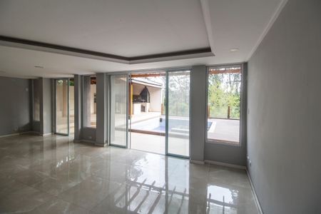 Casa de condomínio à venda com 450m², 3 quartos e 4 vagasVista da Sala