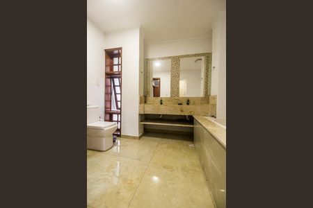 Casa de condomínio à venda com 450m², 3 quartos e 4 vagasBanheiro da Suíte 3