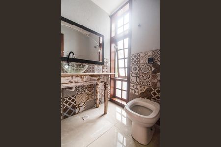 Casa de condomínio à venda com 450m², 3 quartos e 4 vagasLavabo