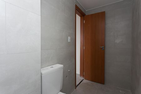 Apartamento para alugar com 48m², 2 quartos e sem vaga Apartamento para alugar com 48m², 2 quartos e sem vagaBanheiro da Suíte