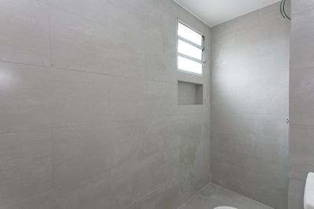 Apartamento para alugar com 48m², 2 quartos e sem vaga Apartamento para alugar com 48m², 2 quartos e sem vagaBanheiro da Suíte