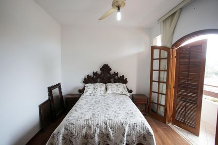 Casa à venda com 318m², 5 quartos e 2 vagasQuarto  Suíte 4