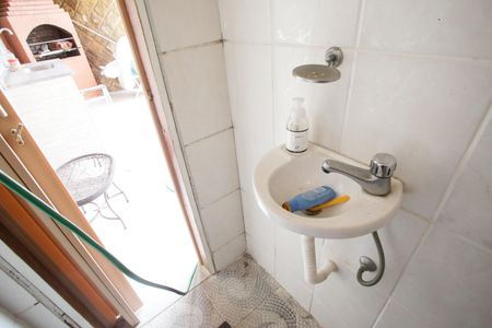 Casa à venda com 318m², 5 quartos e 2 vagasBanheiro da Churrasqueira