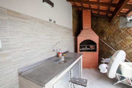 Casa à venda com 318m², 5 quartos e 2 vagasChurrasqueira