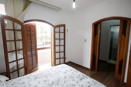 Casa à venda com 318m², 5 quartos e 2 vagasQuarto  Suíte 4