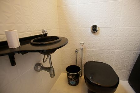 Casa à venda com 318m², 5 quartos e 2 vagasLavabo