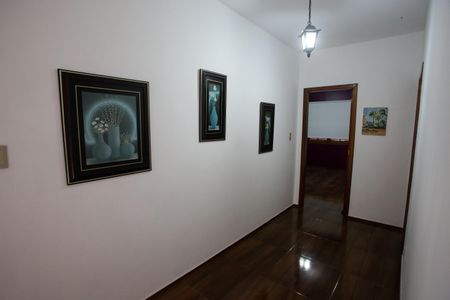 Casa à venda com 318m², 5 quartos e 2 vagasCorredor