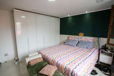 Casa à venda com 318m², 5 quartos e 2 vagasQuarto Suíte 1