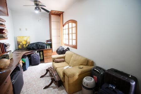 Casa à venda com 318m², 5 quartos e 2 vagasQuarto 5