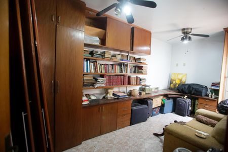 Casa à venda com 318m², 5 quartos e 2 vagasQuarto 5