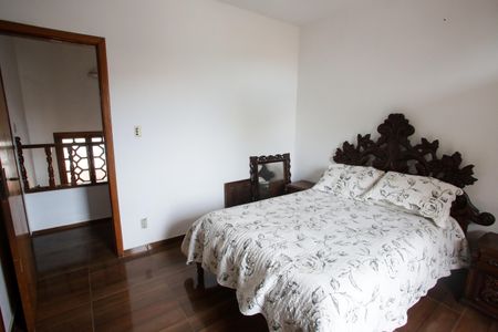 Casa à venda com 318m², 5 quartos e 2 vagasQuarto  Suíte 4