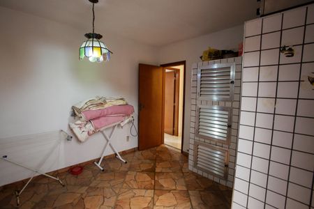 Casa à venda com 318m², 5 quartos e 2 vagasLavanderia