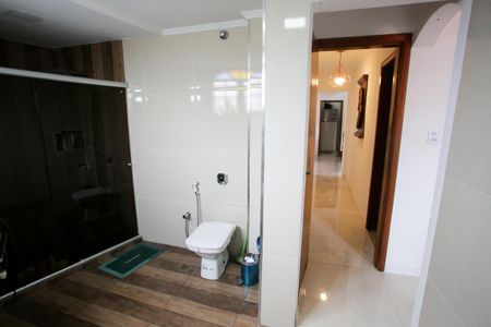 Casa à venda com 318m², 5 quartos e 2 vagasBanheiro da Suíte 1