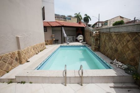 Casa à venda com 318m², 5 quartos e 2 vagasPiscina