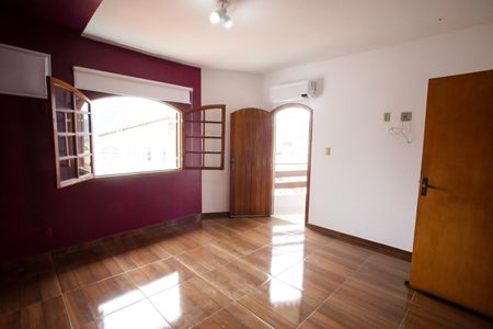 Casa à venda com 318m², 5 quartos e 2 vagasQuarto Suíte 2