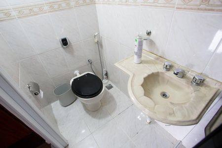 Casa à venda com 318m², 5 quartos e 2 vagasBanheiro da Suíte 2