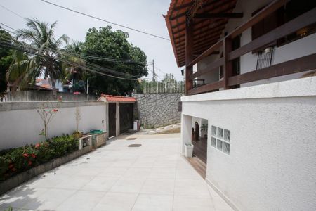Casa à venda com 318m², 5 quartos e 2 vagasQuintal