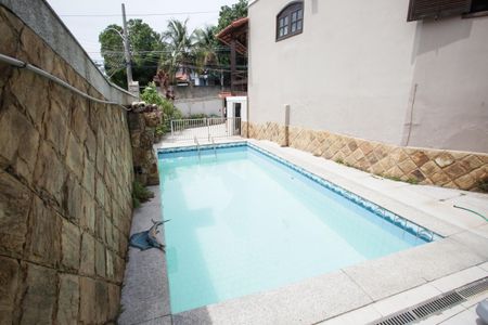 Casa à venda com 318m², 5 quartos e 2 vagasPiscina