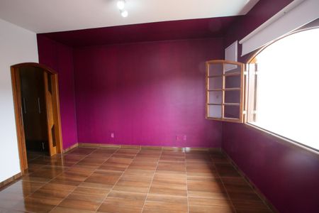 Casa à venda com 318m², 5 quartos e 2 vagasQuarto Suíte 2