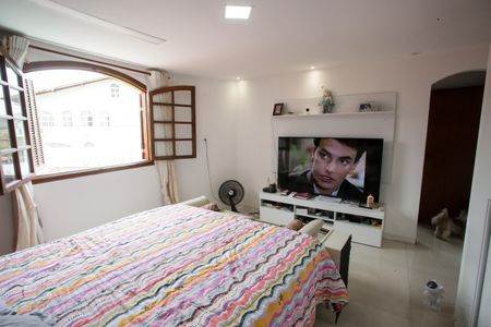 Casa à venda com 318m², 5 quartos e 2 vagasQuarto Suíte 1